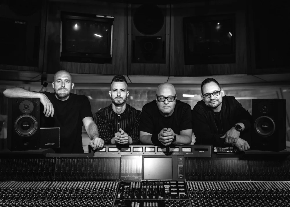Band am Mischpult